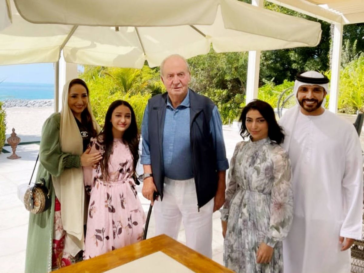 Foto: Juan Carlos I, con la familia Al Qubaisi. (Instagram)
