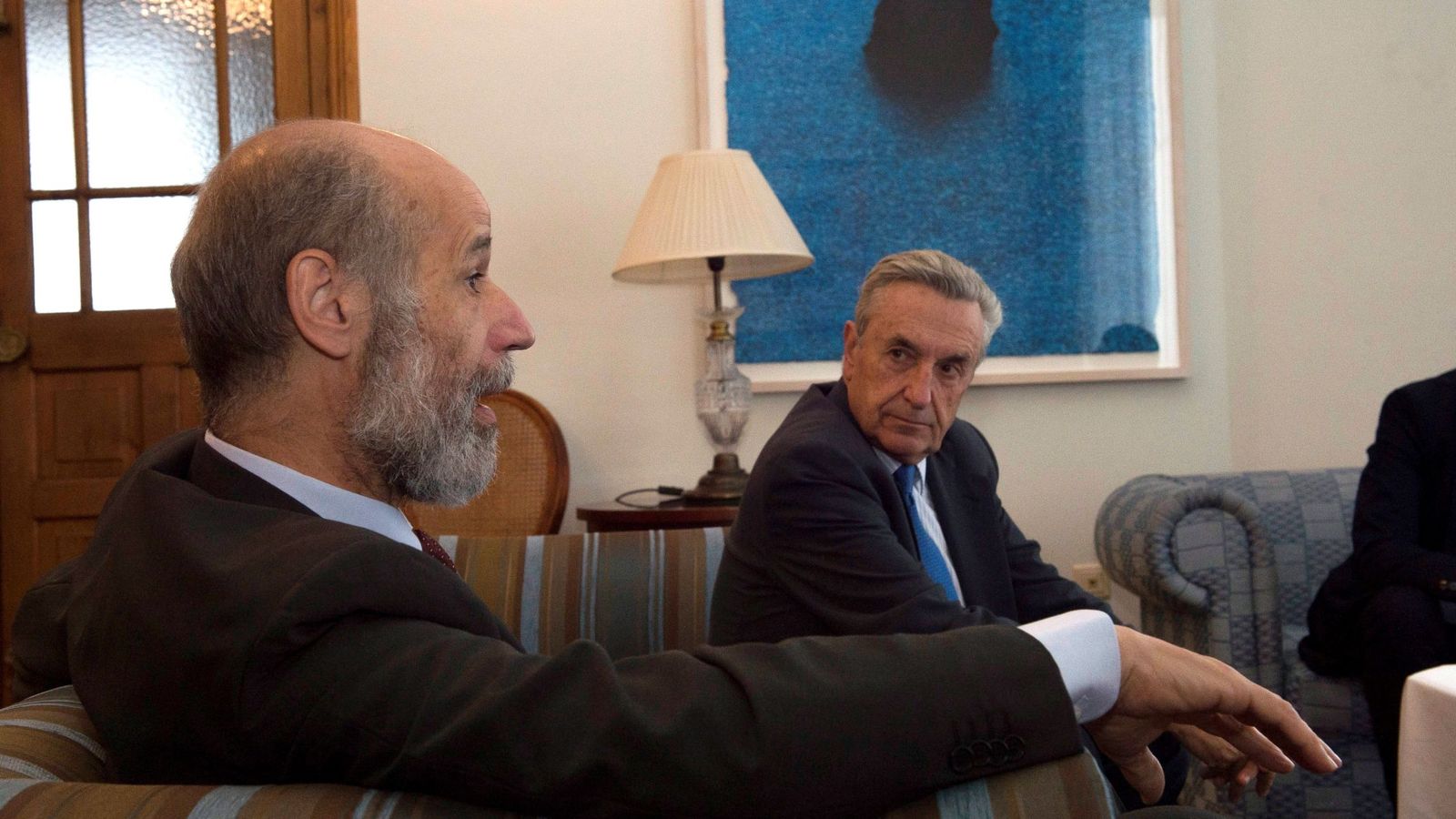 Foto: El secretario de Estado de Energía, José Domínguez Abascal (i), junto al presidente de la Comisión Nacional de los Mercados, José María Marín Quemada (d). (EFE)