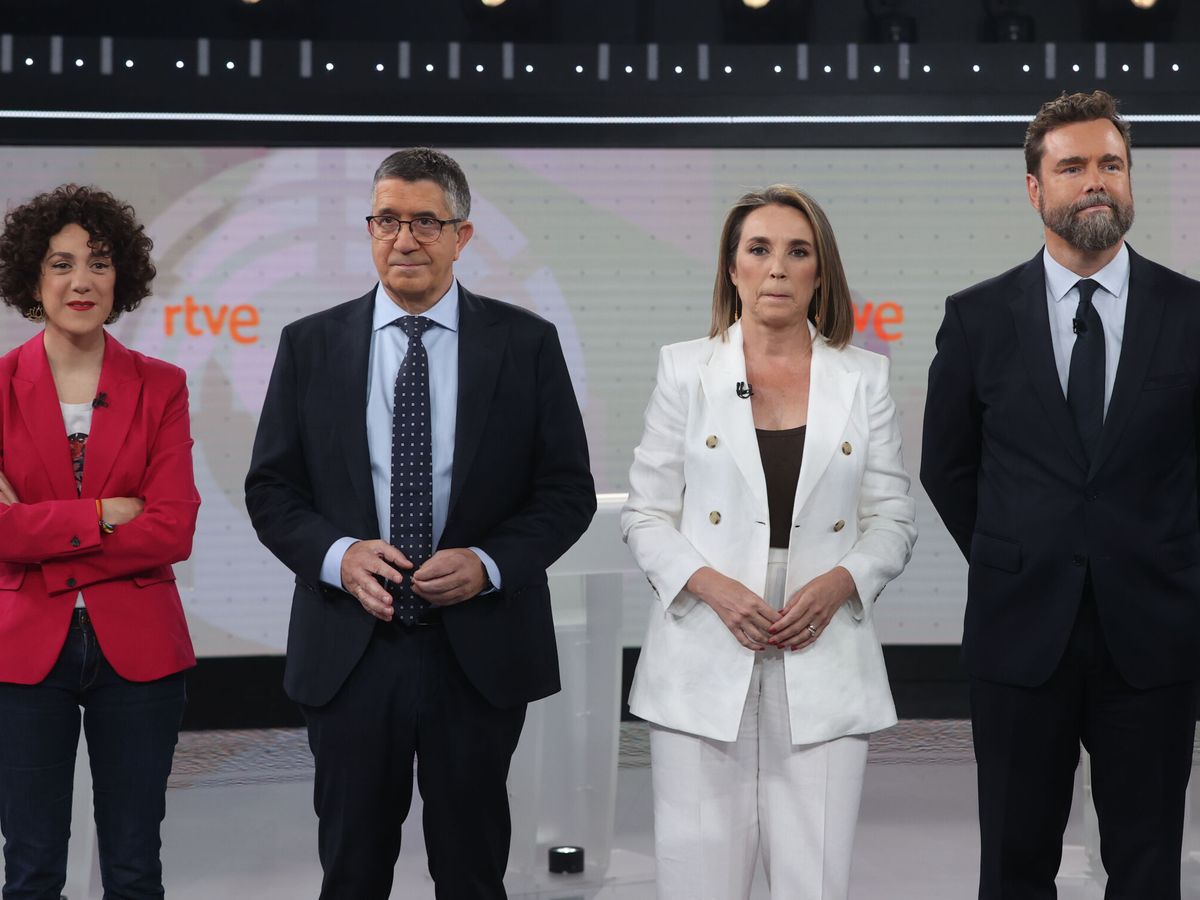Foto: Los representantes de Sumar, PSOE, PP y Vox, en uno de los debates en campaña. (EFE/Kiko Huesca)