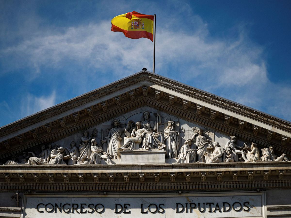 Foto: Vista de la fachada del Congreso de los Diputados. (EFE/Emilio Naranjo)