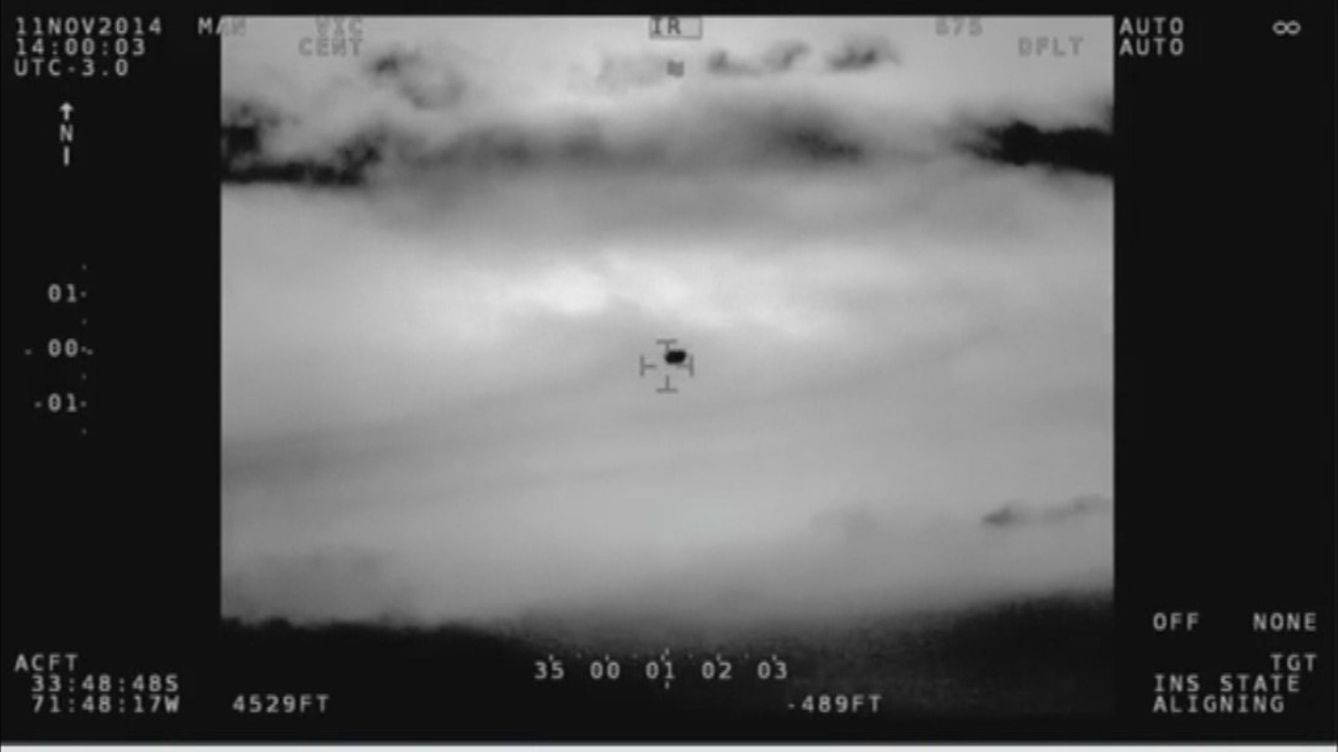 Foto: Avistamiento de un objeto volador no identificado (OVNI) por un helicóptero de la Armada chilena en 2017.