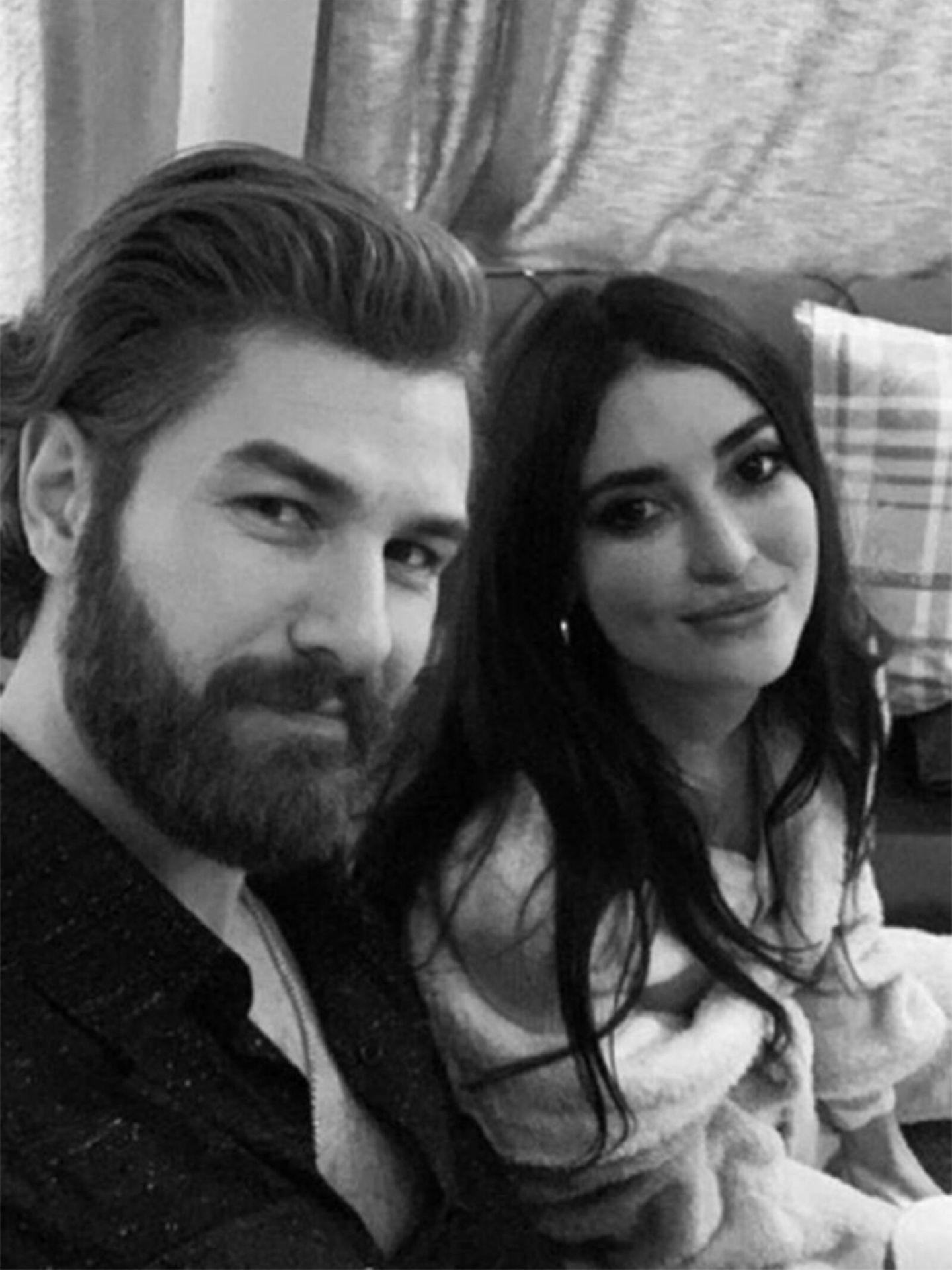 Furkan Palali y Melike Ipek Yalova posan en redes sociales. (Instagram @furkanpalali)