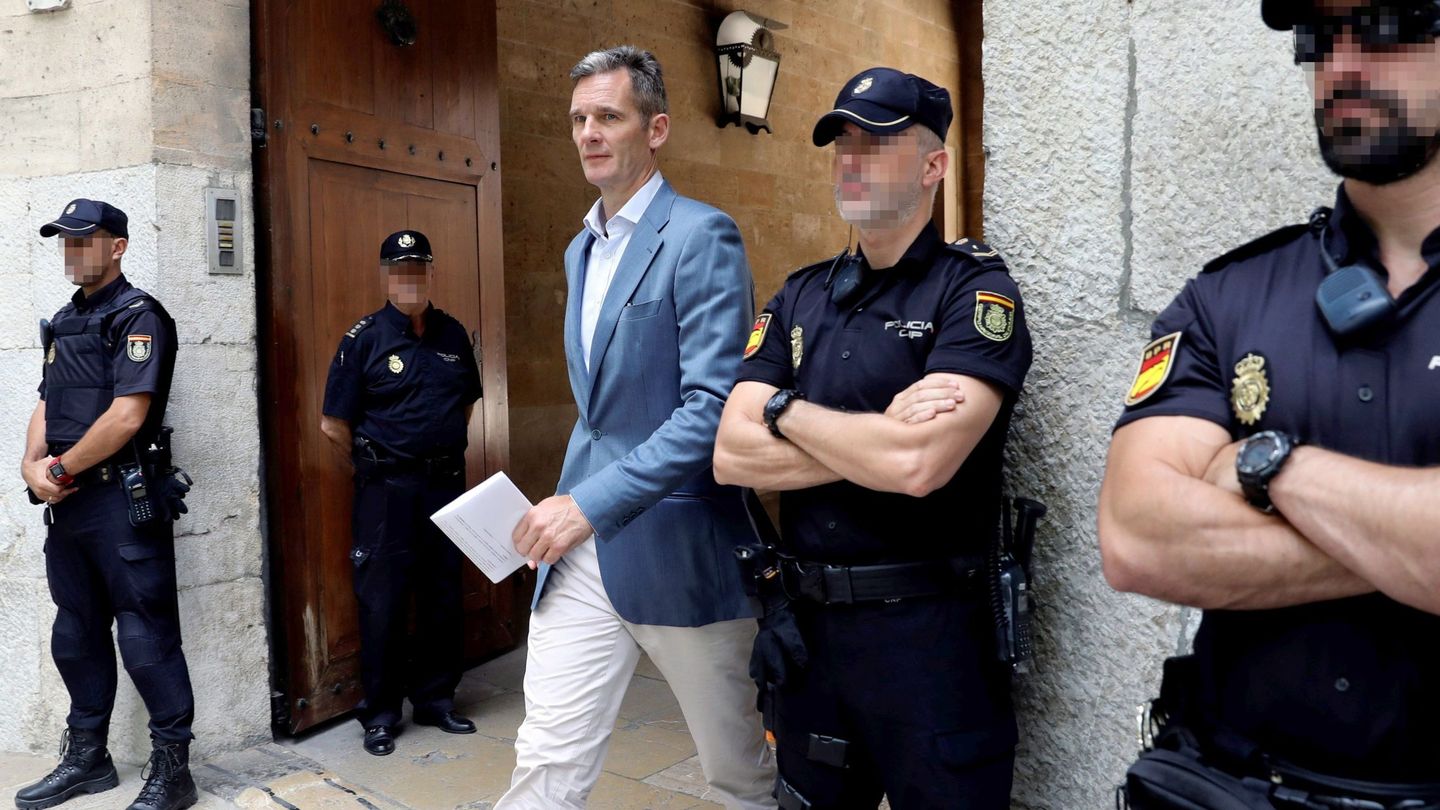 Iñaki Urdangarin sale de los juzgados de Palma de Mallorca. (EFE)