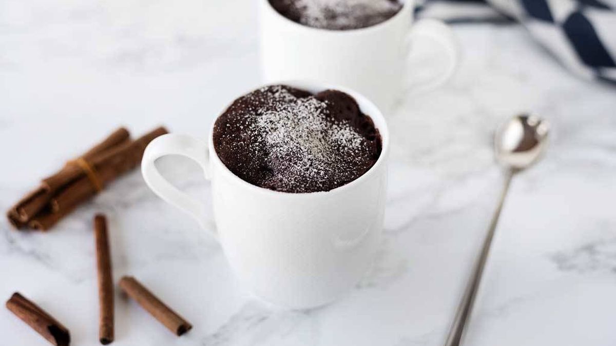 Vídeo-receta de un gran bizcocho: mug cake de cacao especiado