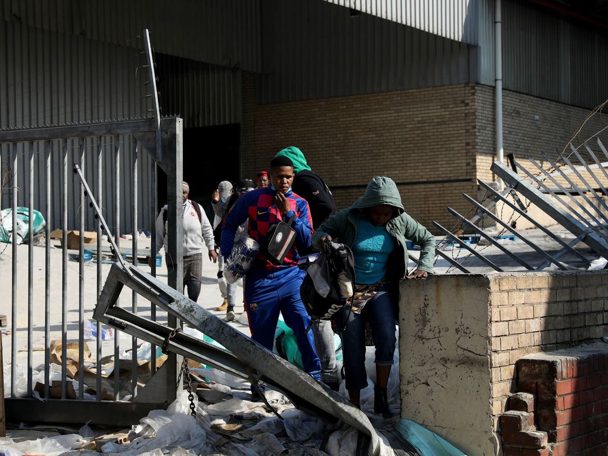 Foto: Los saqueos continúan en Durban, Sudáfrica. (EFE)