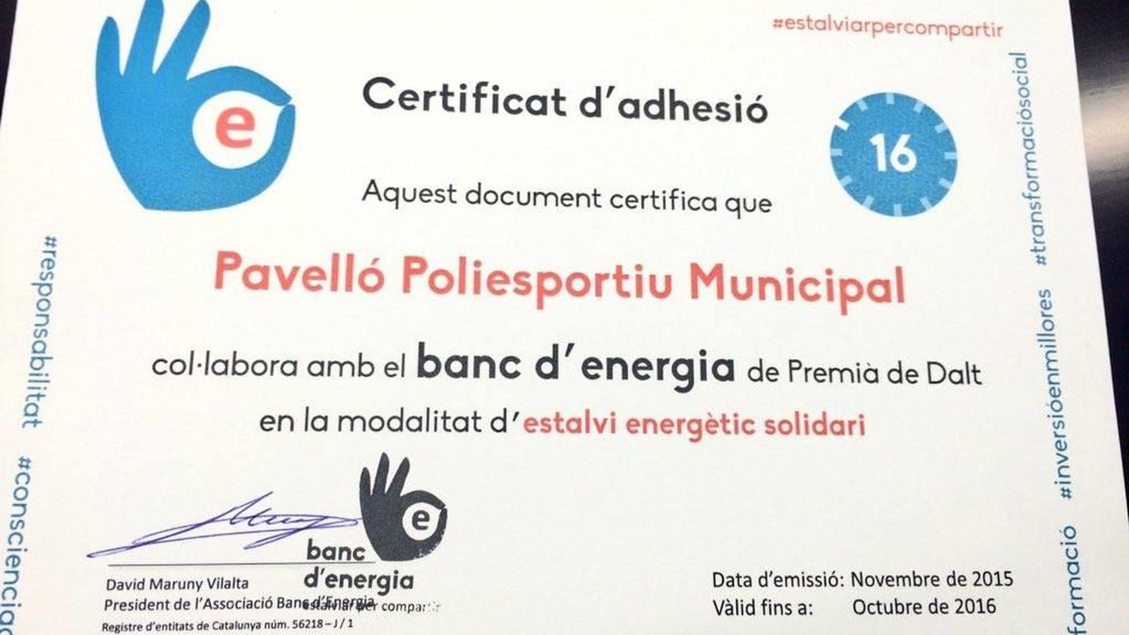 Foto: Certificado del compromiso de un polideportivo con el Banco de energía