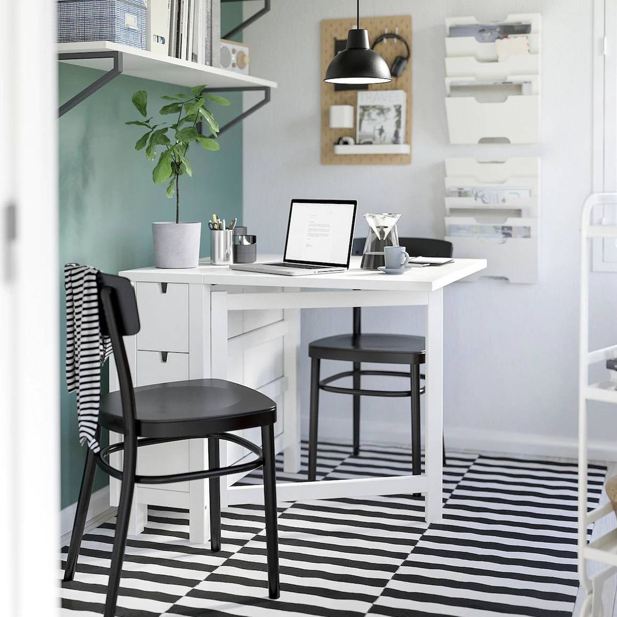 Esta mesa de Ikea es ideal casas pequeñas y para las manualidades de tus hijos