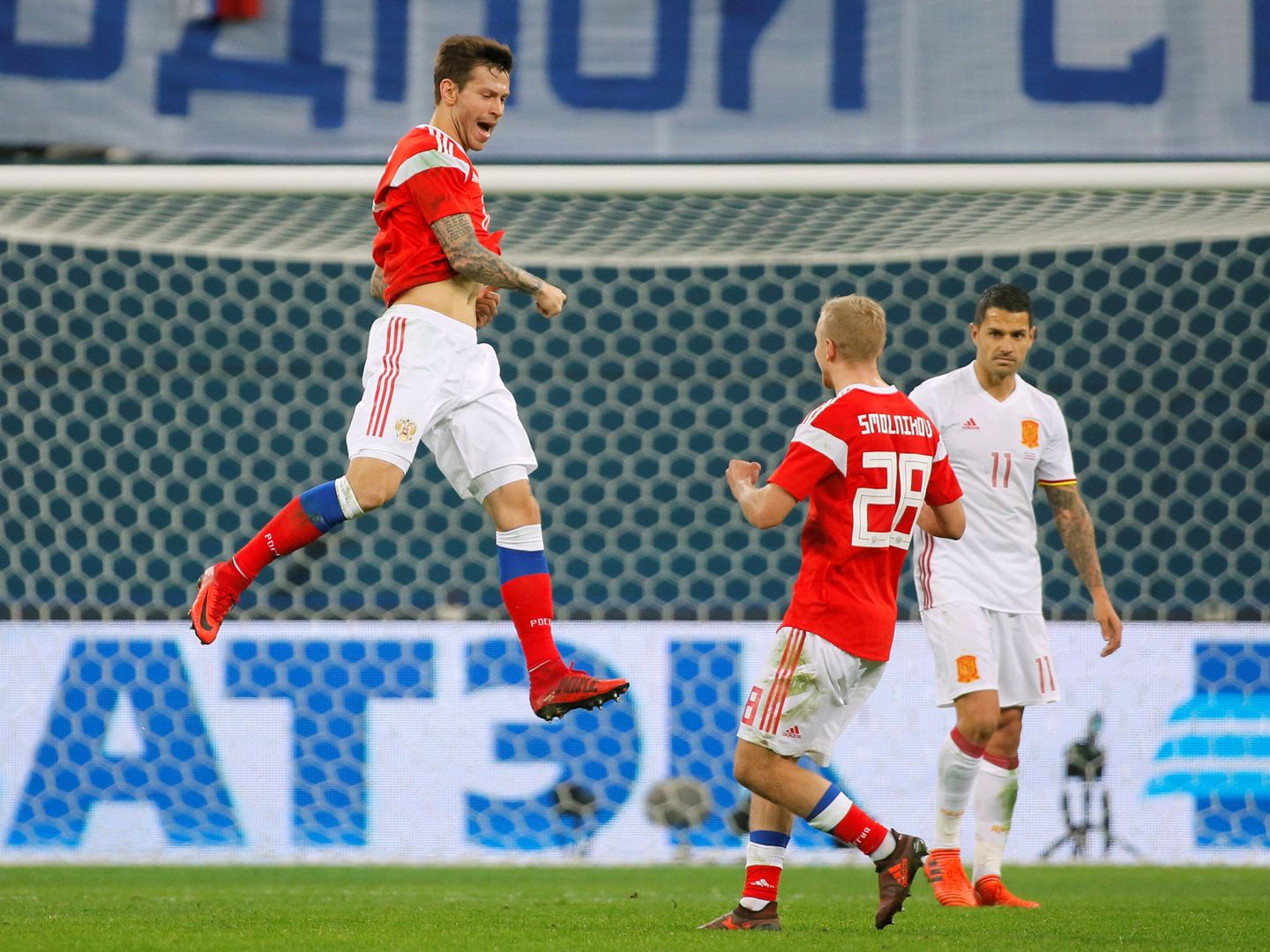 Smolov anotó dos excelentes goles. (Reuters)