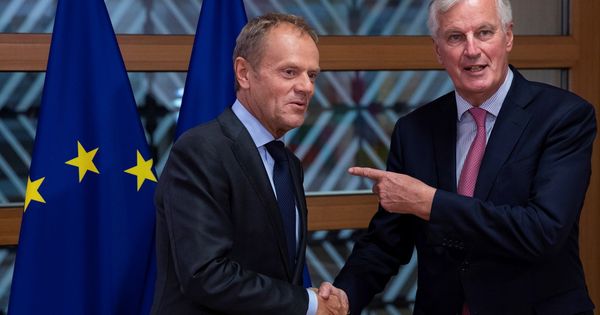 Foto: Tusk y el negociador europeo para el Brexit, Michel Barnier (EFE)