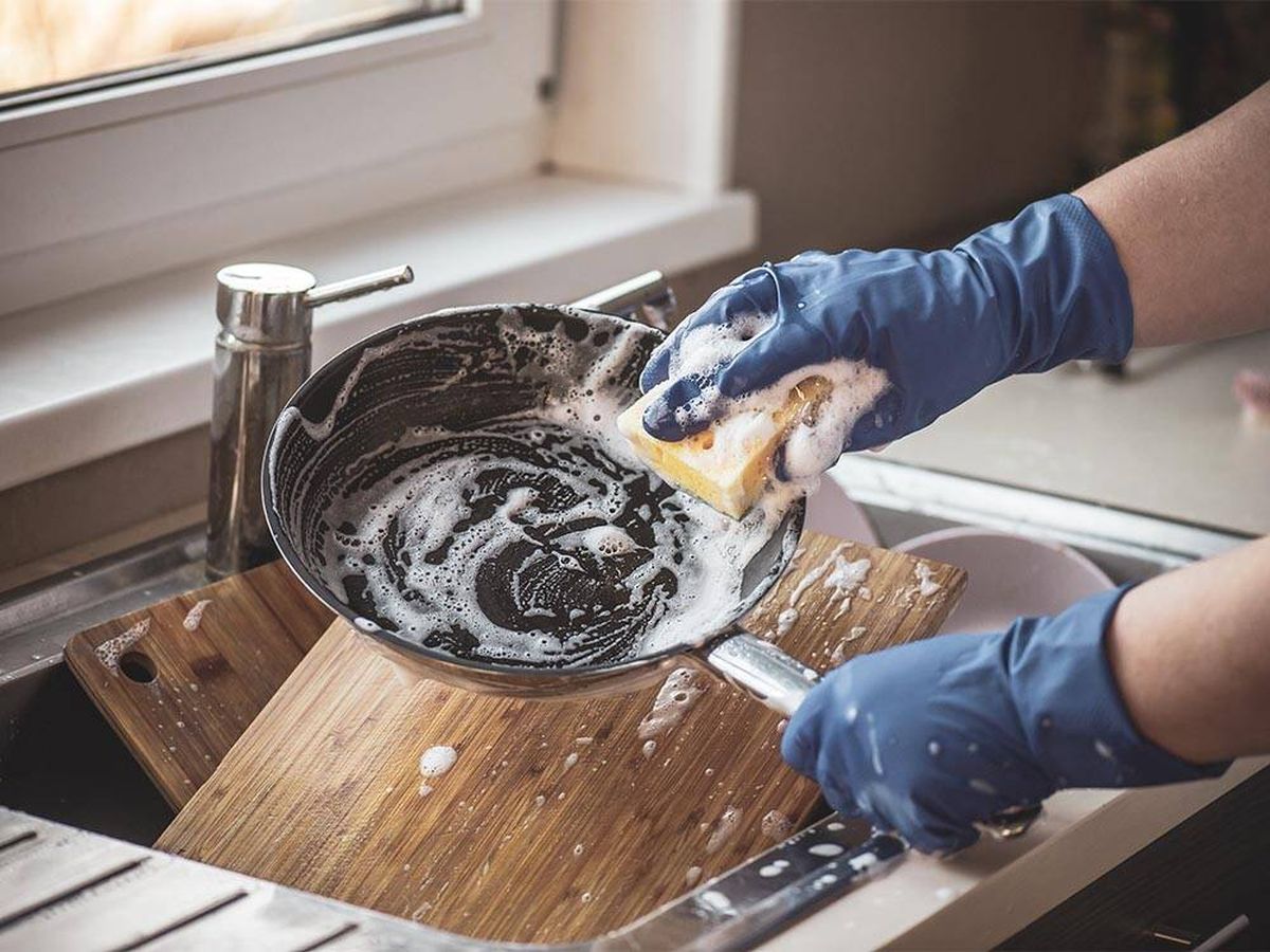 Foto: Los 4 sencillos trucos que desconocías para limpiar los utensilios de la cocina (iStock)