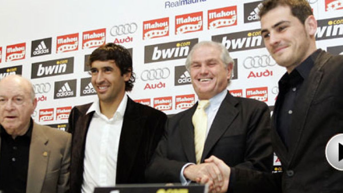 Raúl y Casillas firman un contrato vitalicio con Madrid
