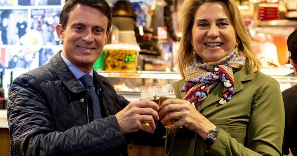 Foto: Manuel Valls y Susana Gallardo, en el mercado de la Boquería. (EFE)