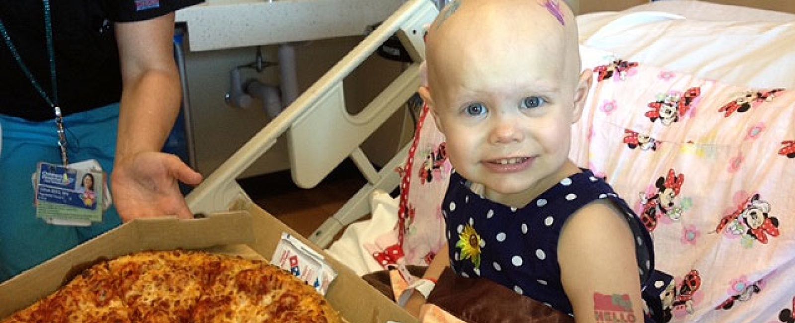 Foto: Una niña enferma pide una pizza e internet le envía cientos de ellas