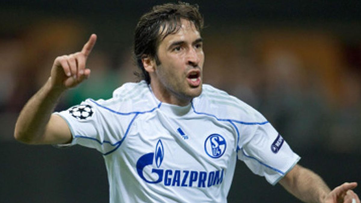 Raúl y el Schalke despachan al Inter de Milán en una noche épica