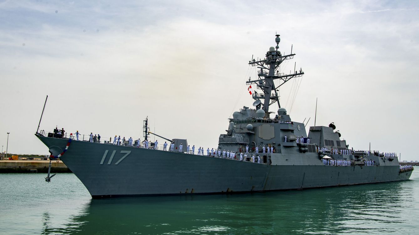 Foto: El buque USS Paul Ignatius, el barco más nuevo que las Fuerzas Navales estadounidenses tenían desplegado en Europa, a su llegada a Rota. (EFE)