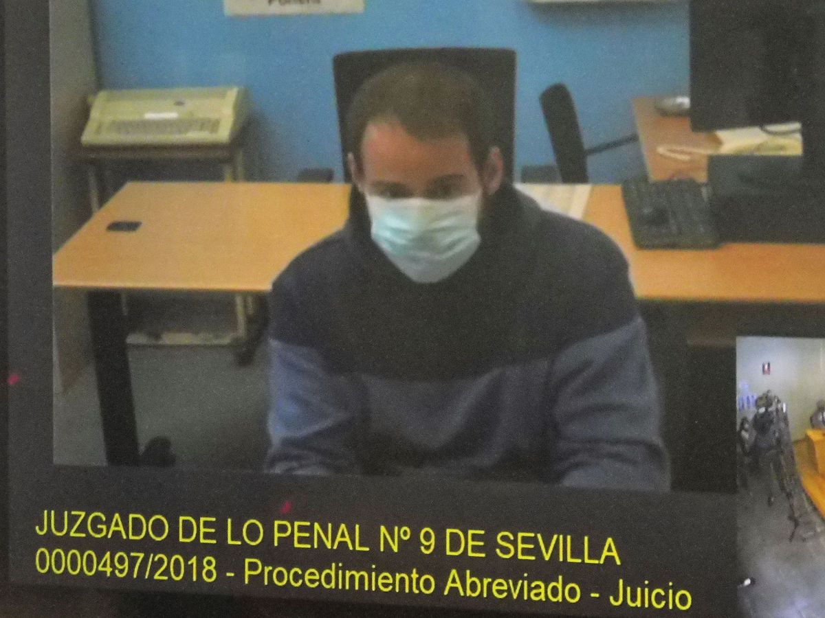 Foto: Captura de la pantalla del Juzgado de lo Penal número 9 de Sevilla del rapero Pablo Hasél. (EFE/Luis Lastra)