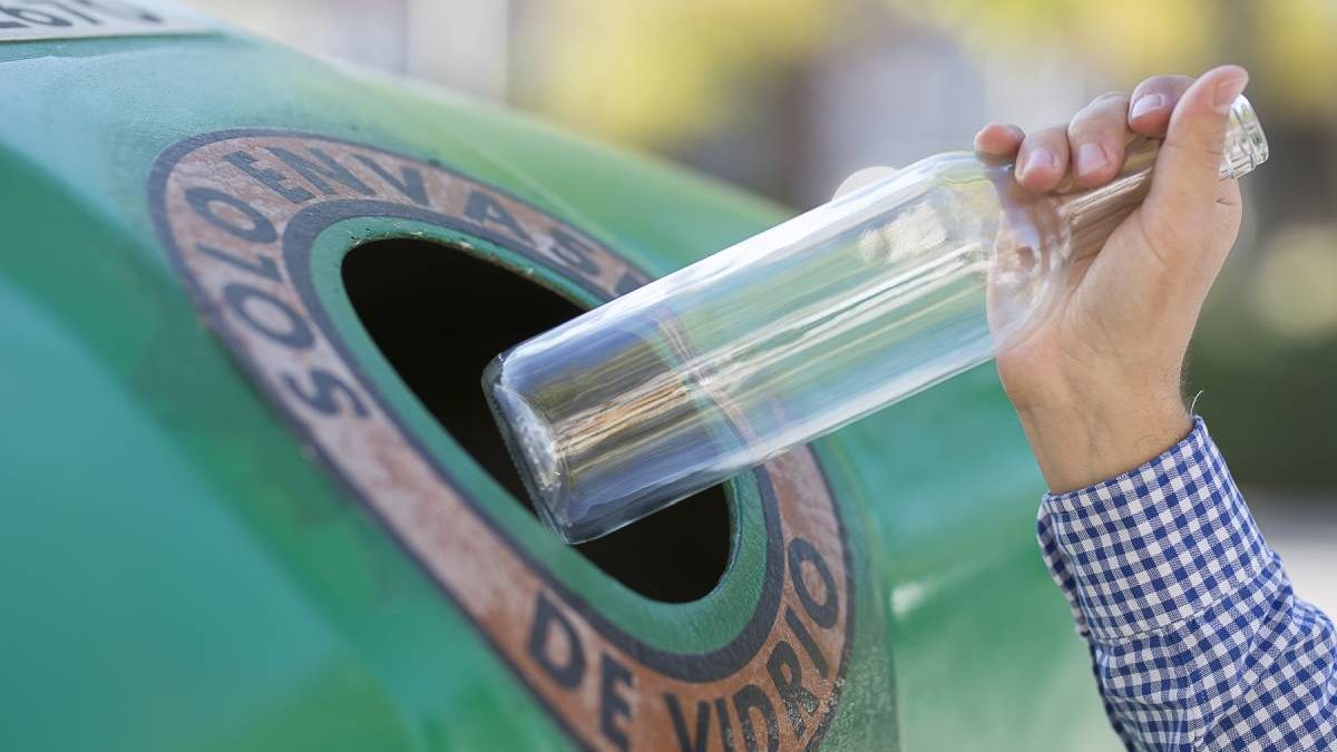 Los españoles reciclamos ocho millones de envases de vidrio al día en 2020