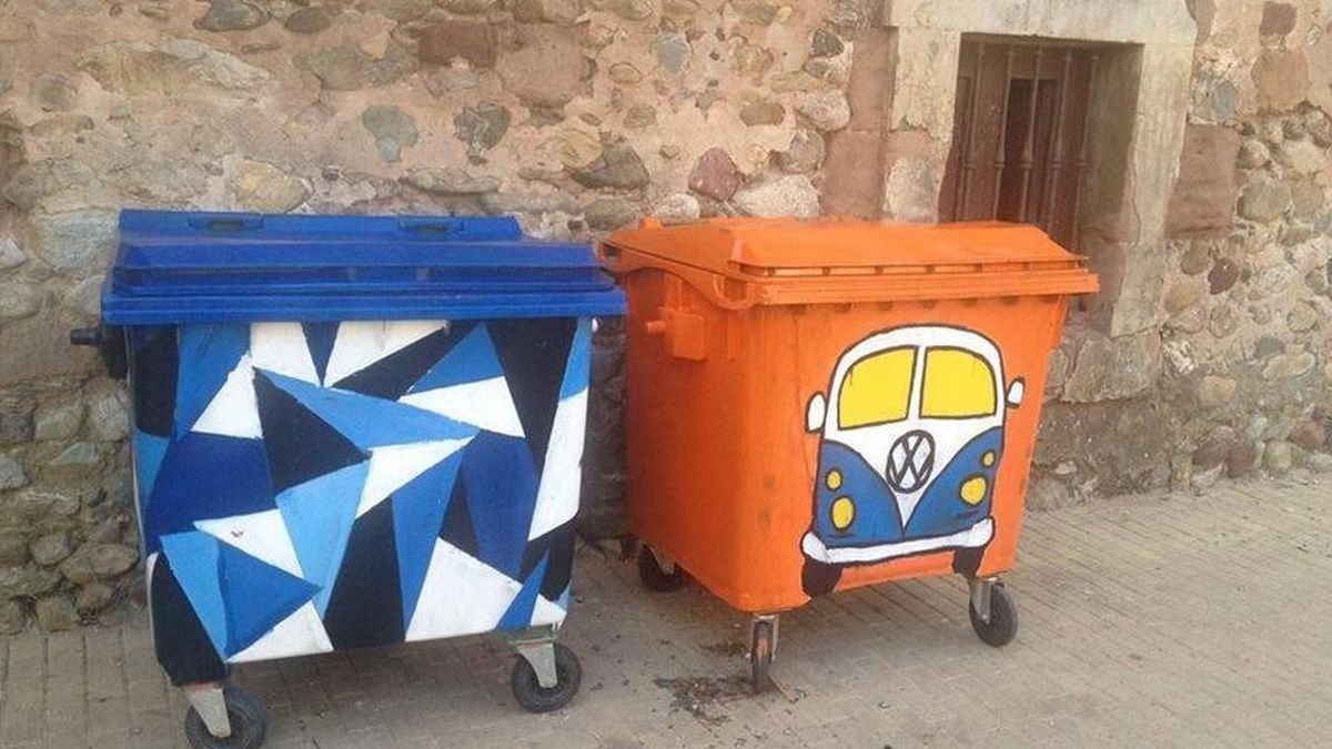 Los vecinos de Badarán defienden sus contenedores pintados por artistas anónimos