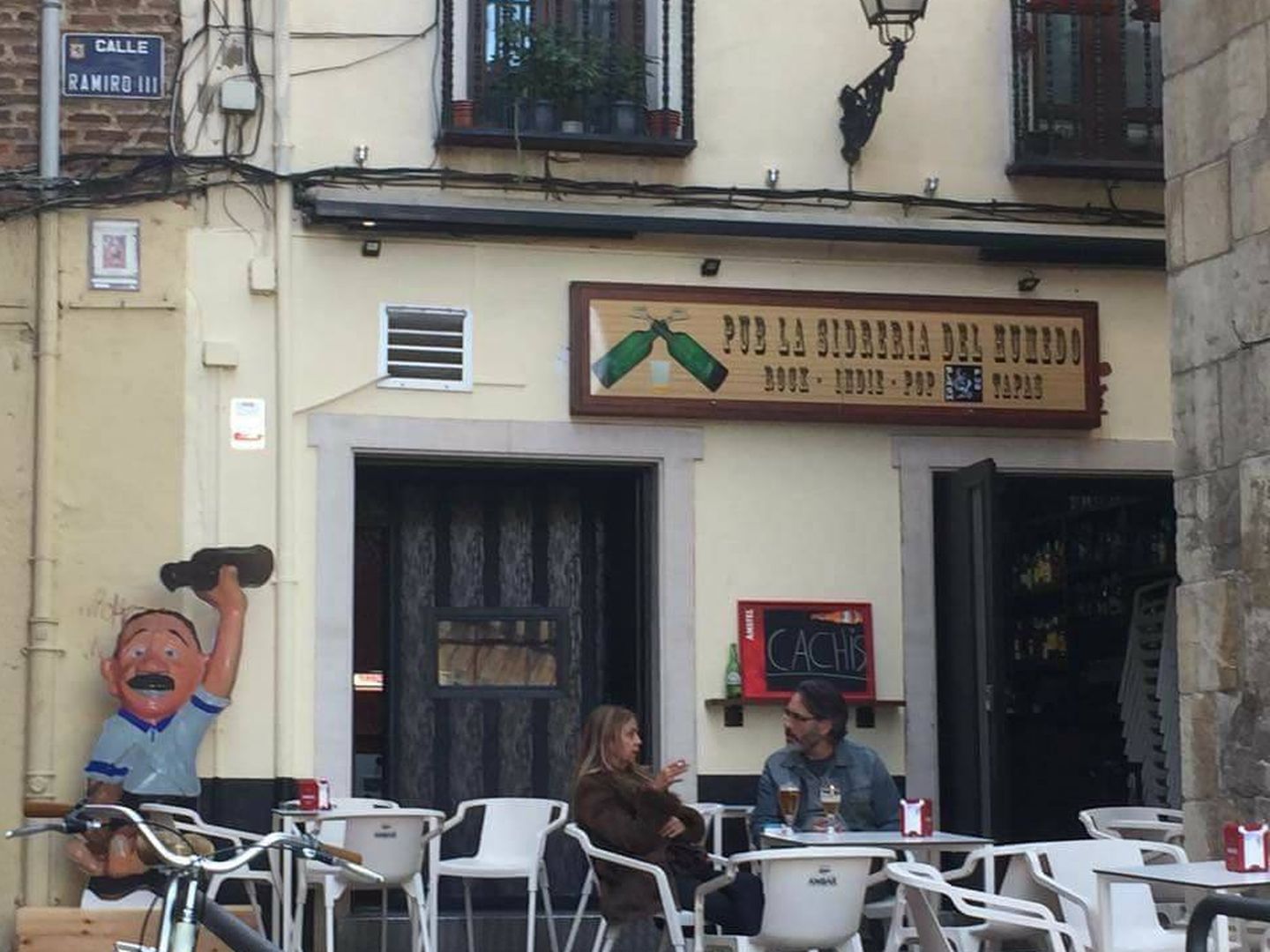 La terraza del Pub La Sidrería del Húmedo, en pleno centro de León. (Facebook)