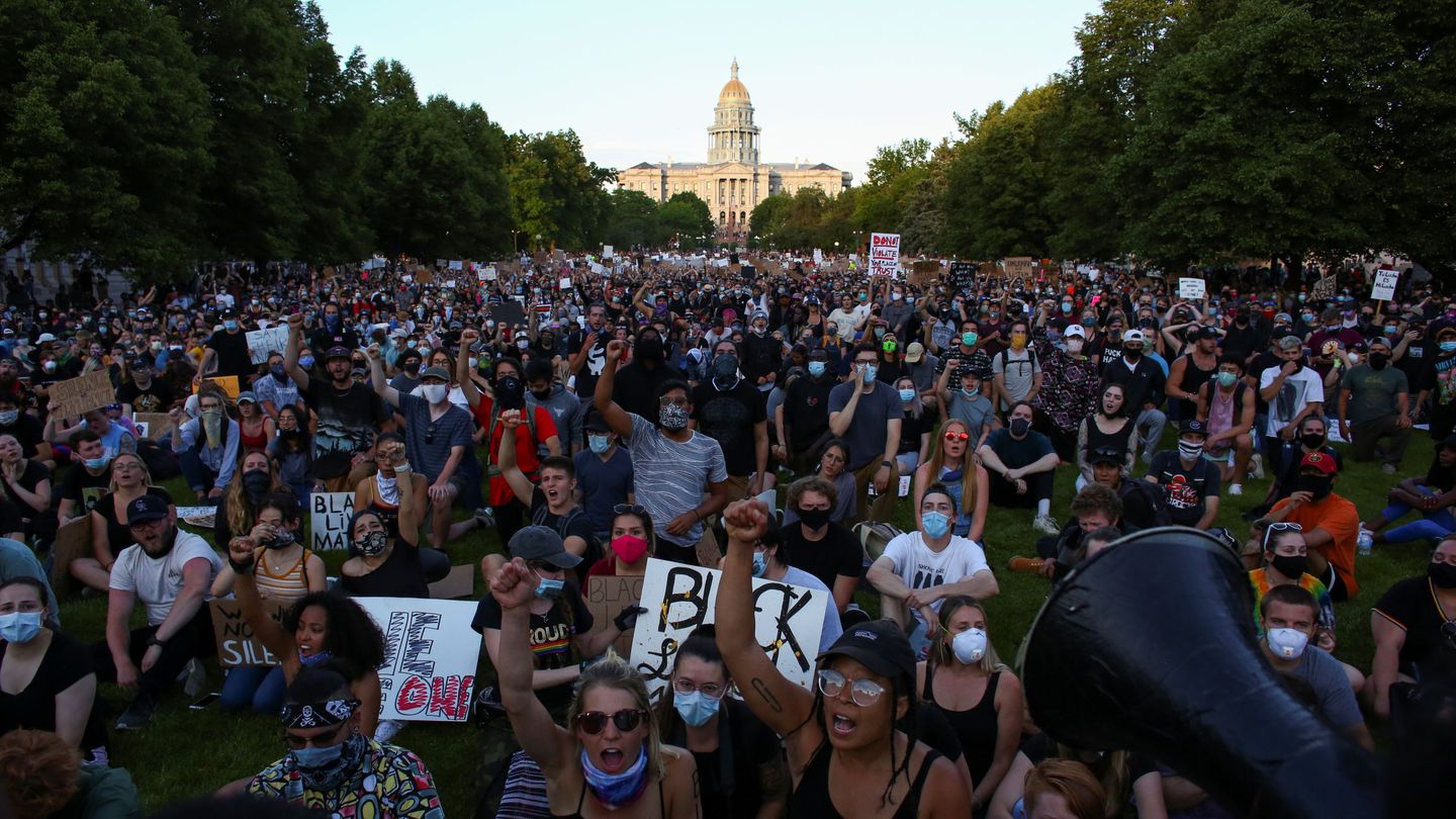 Manifestantes en el Civic Center Park en Denver, Colorado. (Reuters)