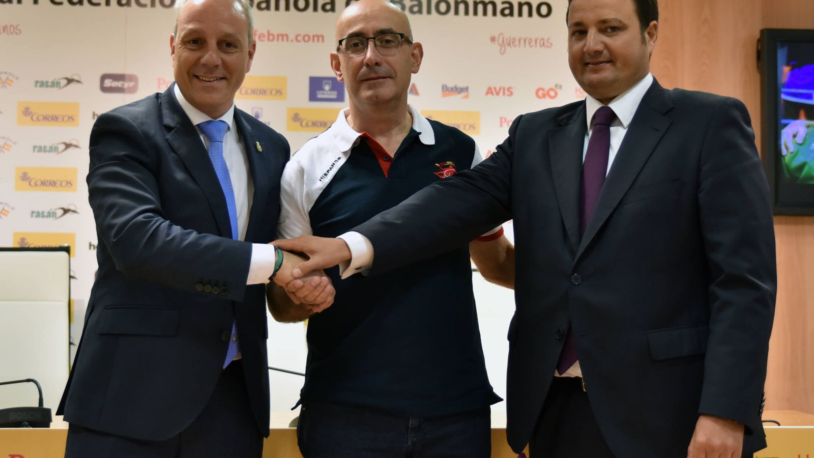 Foto: Jordi Ribera, en el centro, nuevo seleccionador español de balonmano