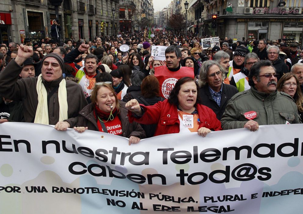 Foto: Trabajadores de Telemadrid en la manifestación  con ocasión del primer aniversario de los despidos por el ERE. (EFE)
