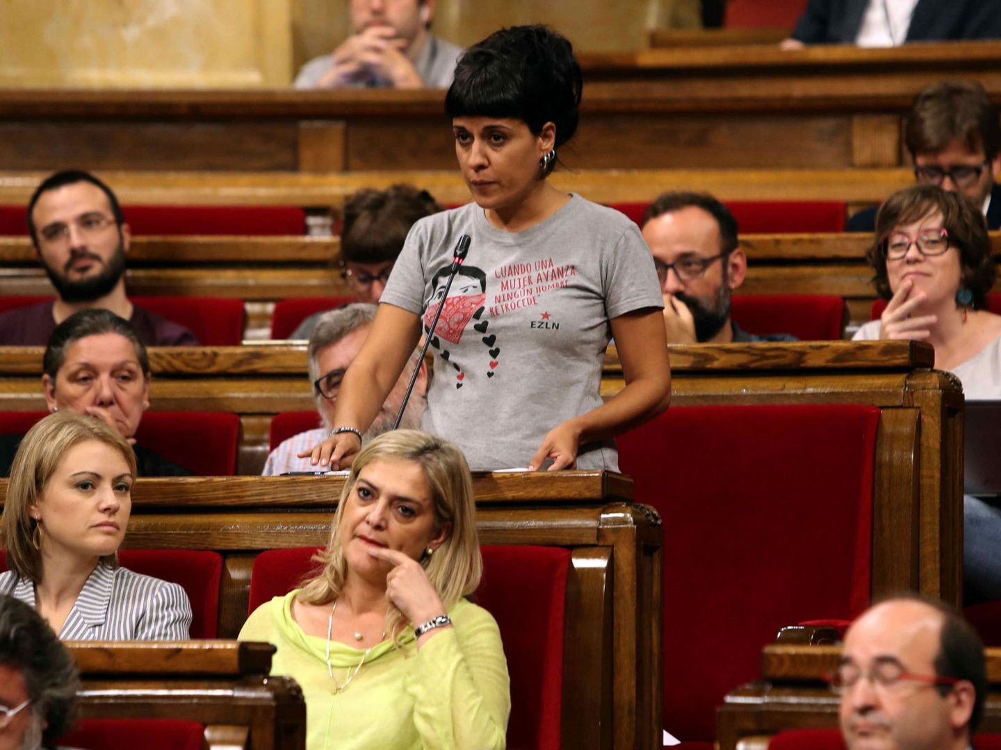 La diputada de la CUP, Anna Gabriel, en el Parlament de Cataluña. (EFE)