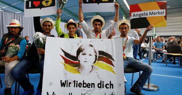 Foto: Simpatizantes de la canciller Angela Merkel durante un mitin de campaña en Schwerin, Alemania. (Reuters)  