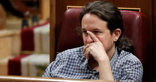 Foto: El secretario general de Podemos Pablo Iglesias, en el hemiciclo del Congreso en la primera jornada del debate de investidura. (EFE)