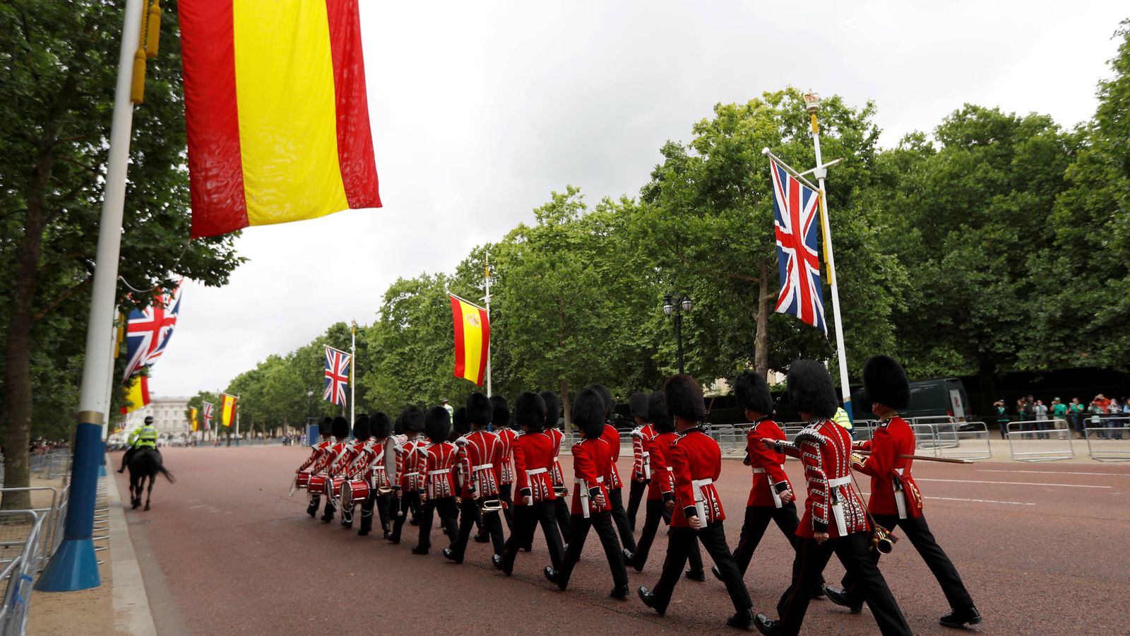 Foto: Recibimiento en Londres a los reyes Felipe y Leticia. (Reuters)
