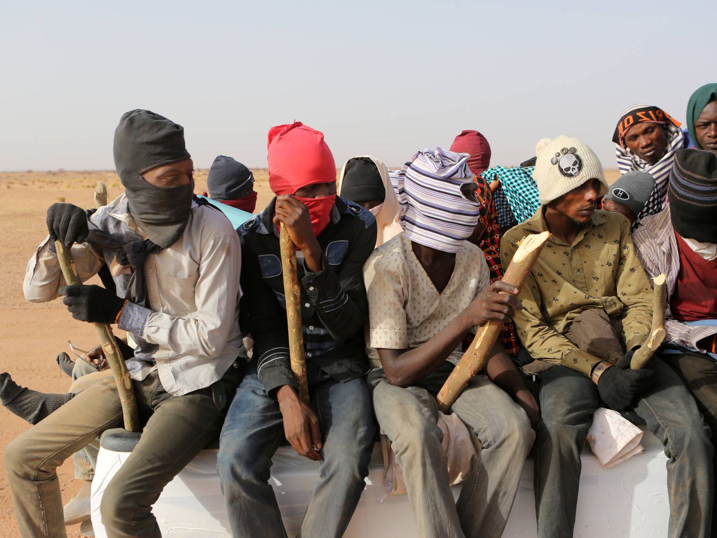 Migrantes cruzan el desierto del Sáhara hacia Libia. (Reuters)