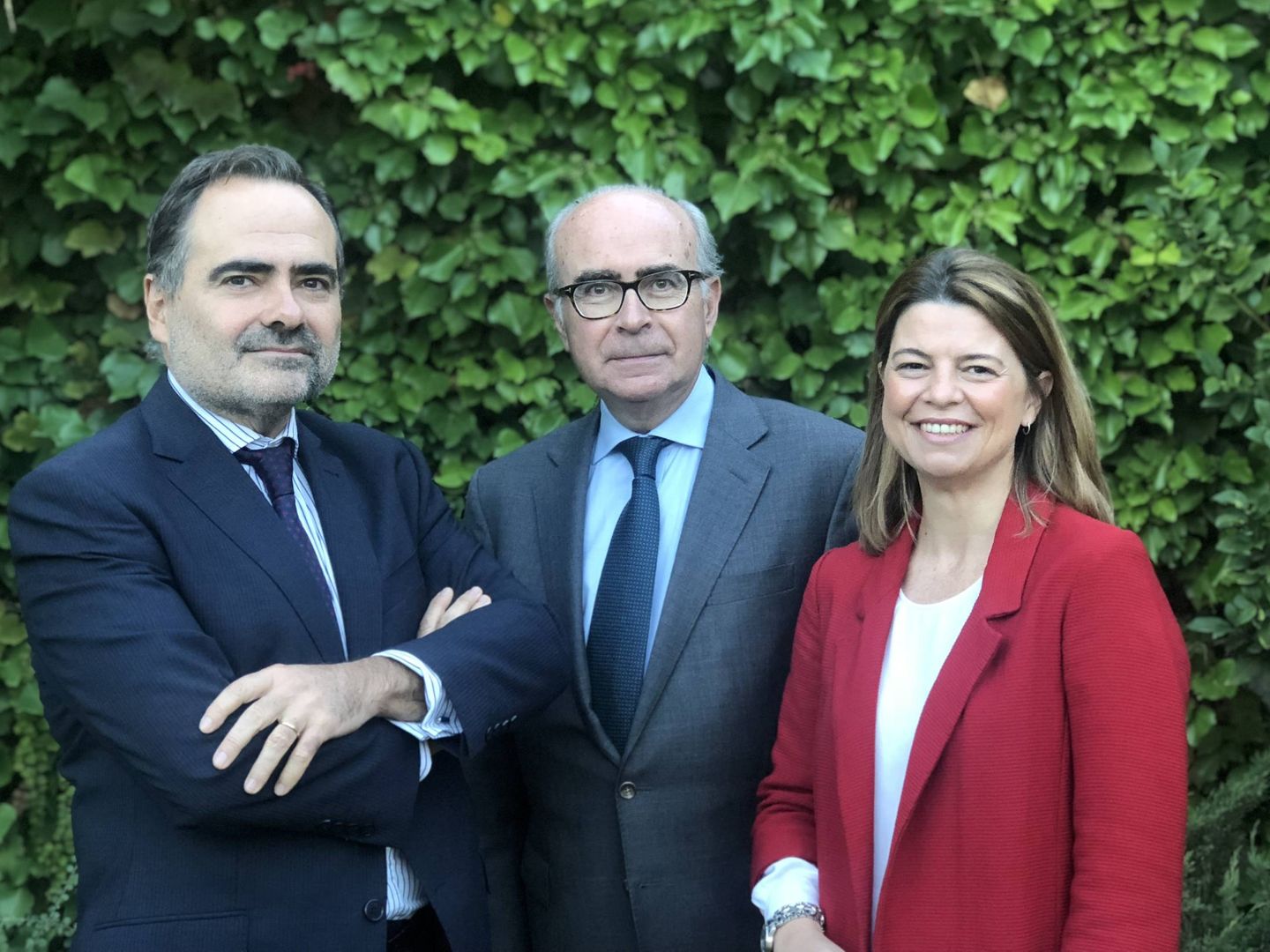 De izquierda a derecha, Javier Zapata, Juan Pérez Calot y María Calonje, unidad de gobierno corporativo de finReg
