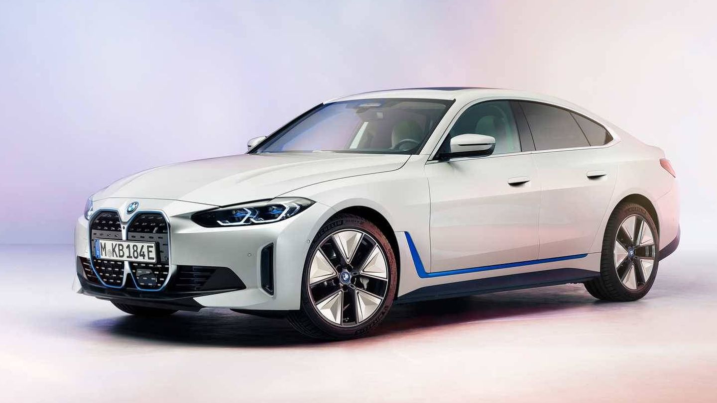 Este es el nuevo BMW i4 en una imagen definitiva de un coche de producción. 