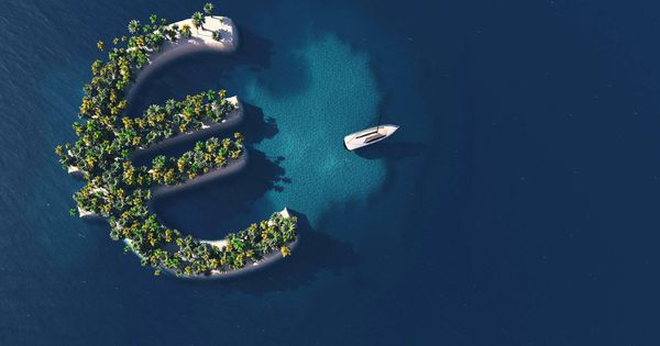 Foto: Isla tropical con forma de euro (iStock)