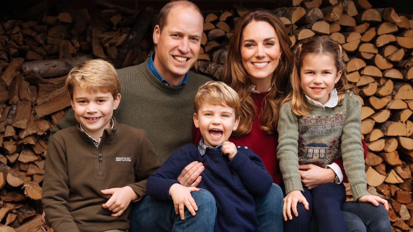 Los Duques de Cambridge junto a sus hijos. (Kensington Palace)