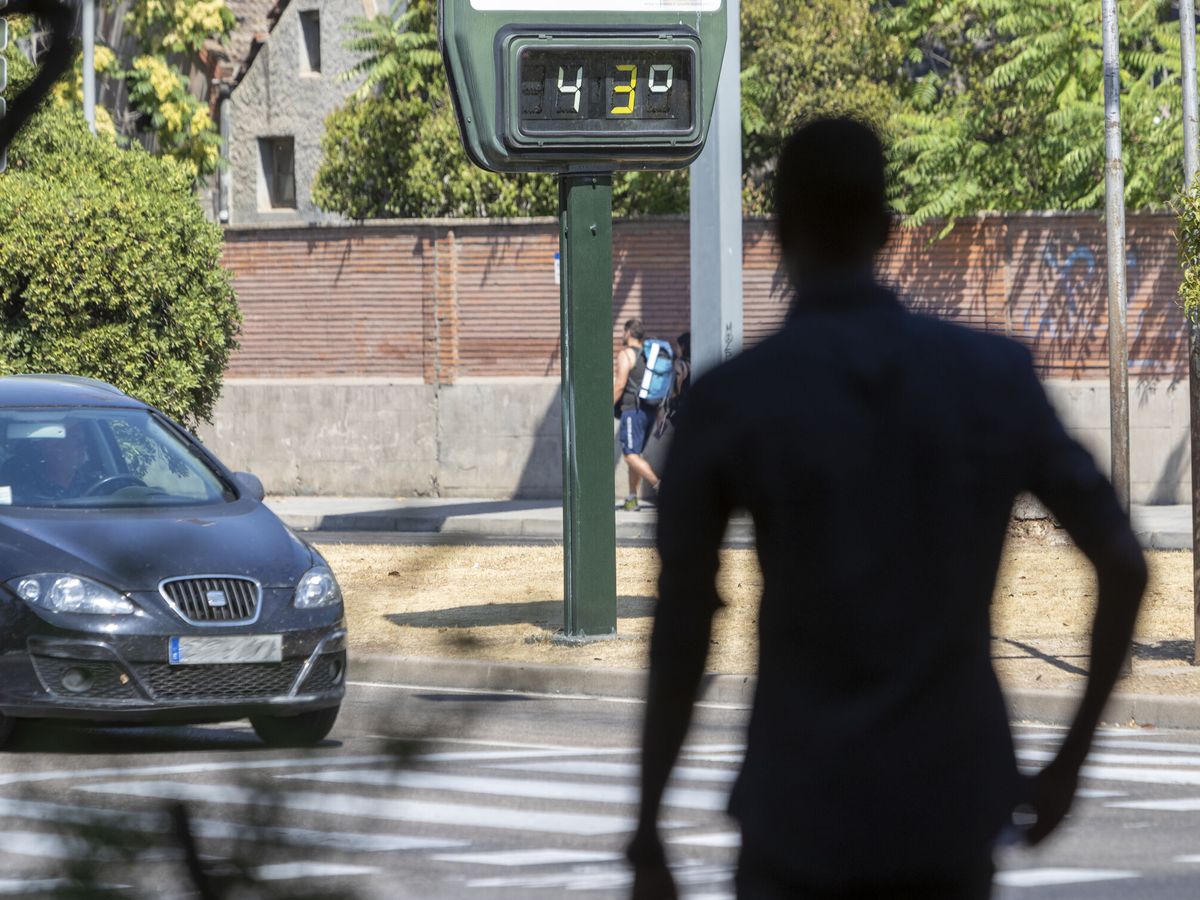 Foto: Un termómetro en una calle de Zaragoza marca 43º C. (EFE/Javier Belver)
