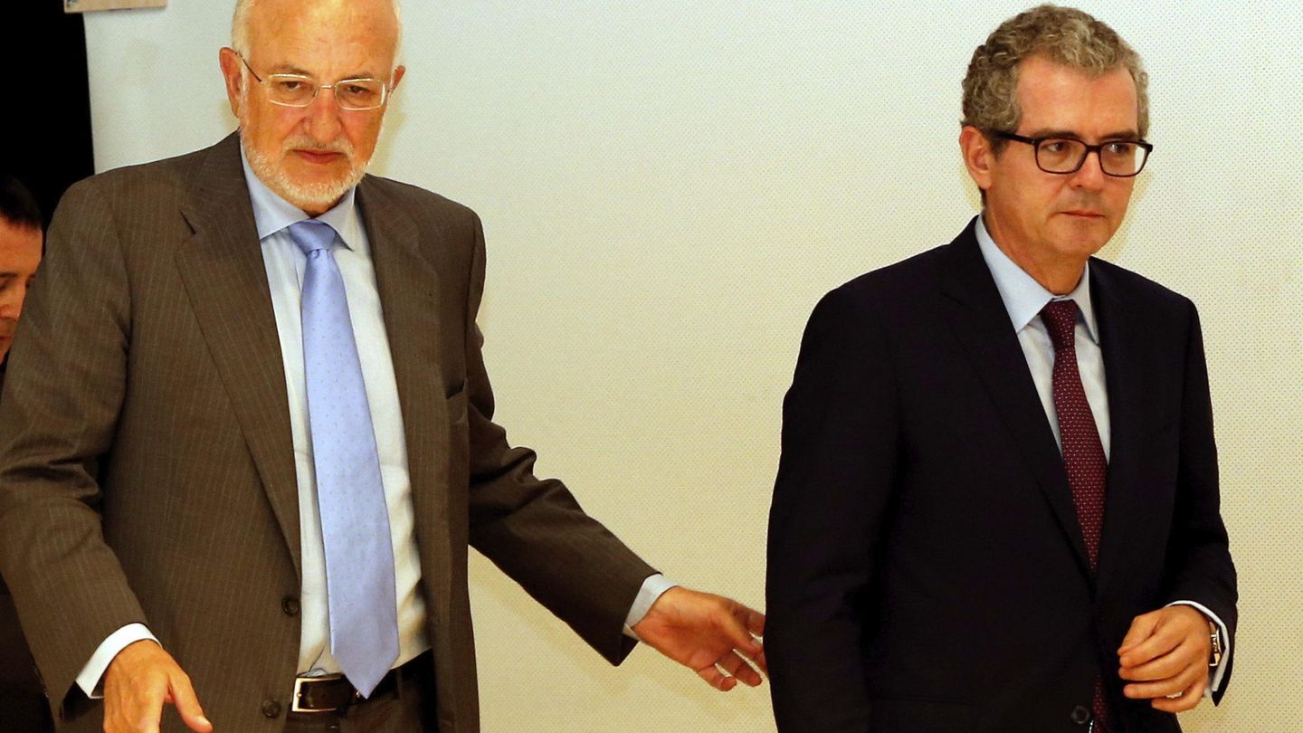 El presidente de Inditex, Pablo Isla (d), junto al presidente de Mercadona, Juan Roig. (EFE)