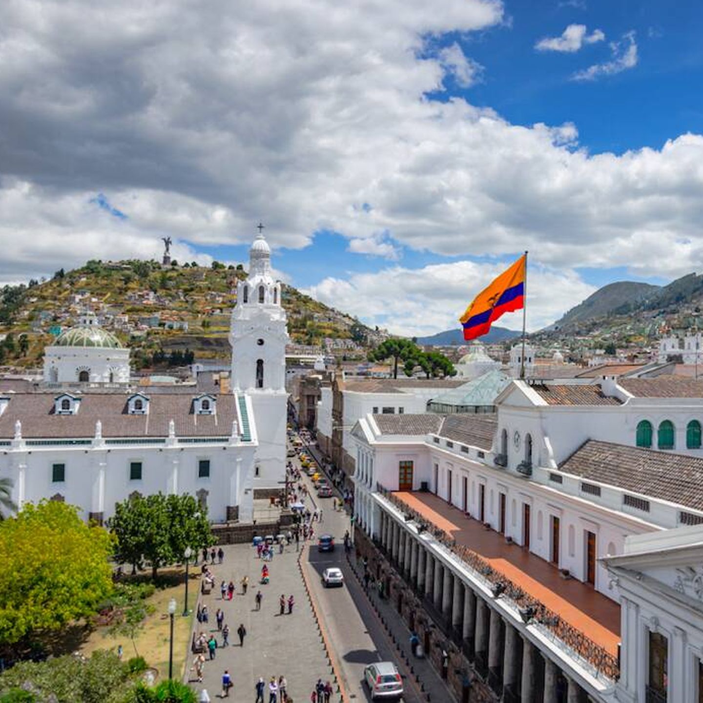 La Plaza Grande es el lugar donde todo pasa. (Ministerio de Turismo de Ecuador)