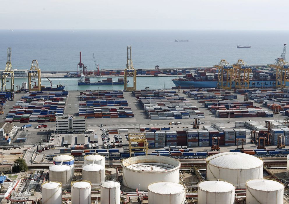 Foto: Vista general de la terminal de carga del Puerto de Barcelona. (Reuters)