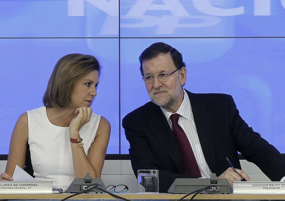 Foto: El presidente del Gobierno y del PP, Mariano Rajoy, junto a la secretaria general, María Dolores de Cospedal. (Efe)