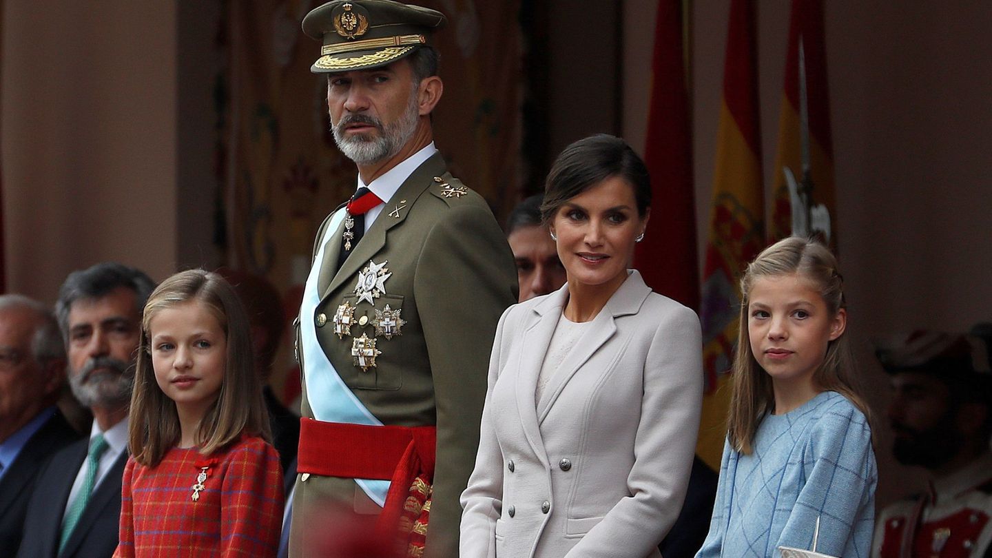La familia real, en el desfile de la Fiesta Nacional. (EFE)