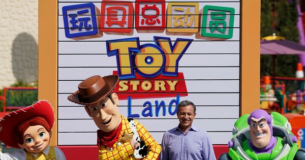 Foto: Bob Iger, durante la presentación de un parque de atracciones en Shanghai dedicado a Toy Story (Reuters/Aly Song)