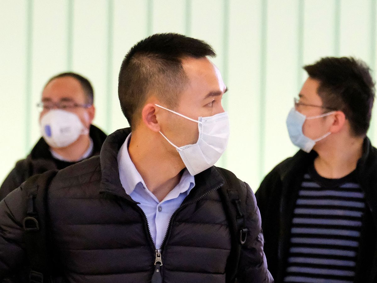 Foto: Los pasajeros llegan desde Shanghai, China a Estados Unidos. (Reuters)