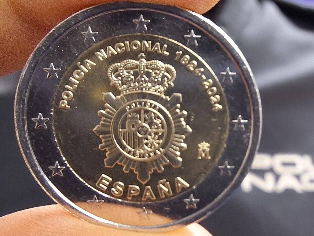 Foto: La nueva moneda de 2 euros en honor al 200 aniversario de la Policía Nacional entra en vigor: así es su diseño especial (Ministerio del Interior)