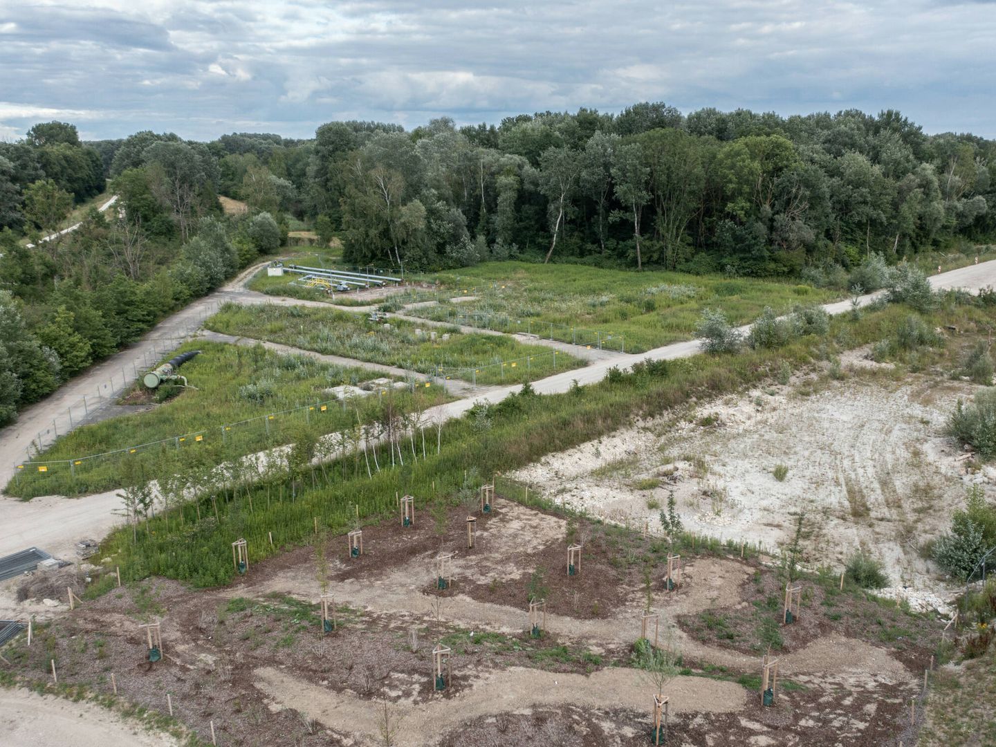 Unas 15 hectáreas se han rehabilitado como biotopo, principalmente con bosque de ribera.