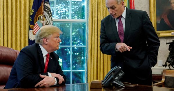 Foto: El presidente Trump habla con su ya ex jefe de gabinete, John Kelly, en la Casa Blanca, en Washington. (Reuters)