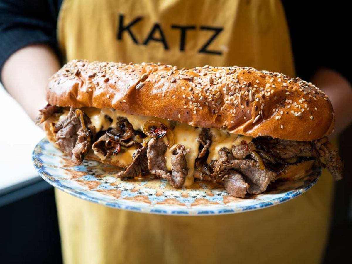 Foto: Uno de los sándwiches de Pastrami de Katz. (Cedida)