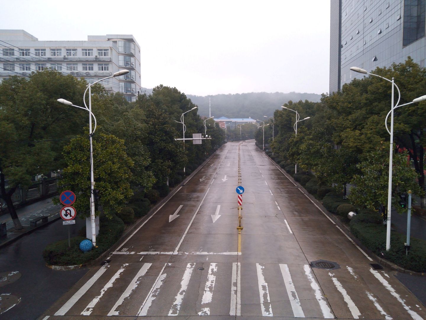 Una de las calles de Wuhan, totalmente vacía. (Reuters)