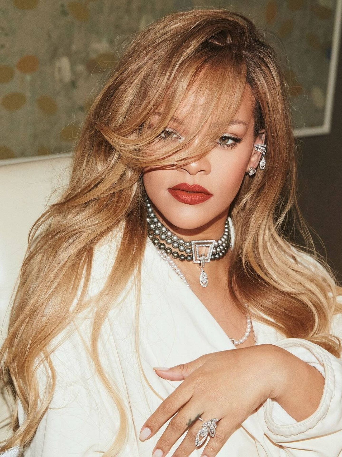 La nueva coloración de Rihanna podría considerarse un 'brunette golden'. (Cortesía Fenty Beauty)
