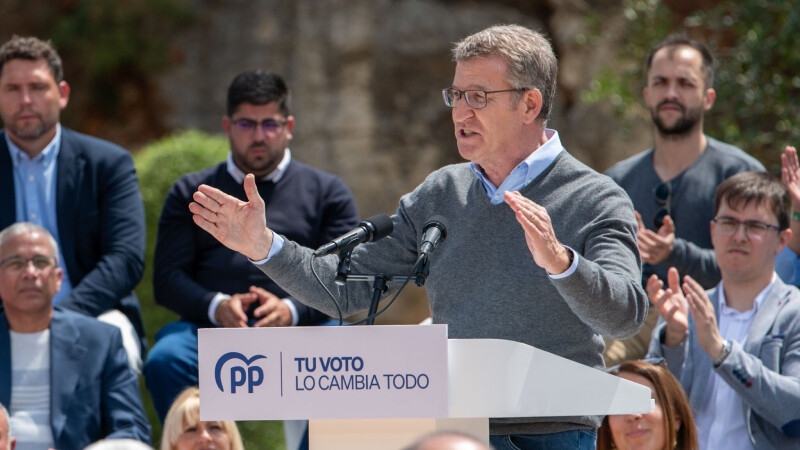 Foto de Feijóo ficha a la mano derecha de Hernández de Cos para su lista a las próximas elecciones europeas